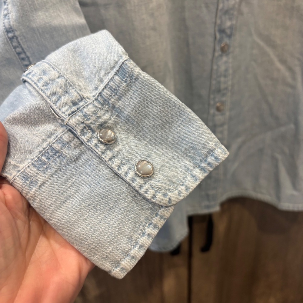 J.Crew Denim Pearl Snap Western Shirt Light Wash Button Down Blue 6 - Picture 4 of 7